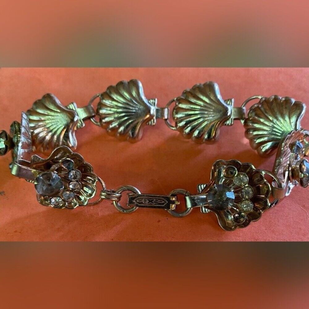 Women’s Bracelet Gold Tone Sea Shells Rhinestones 7”